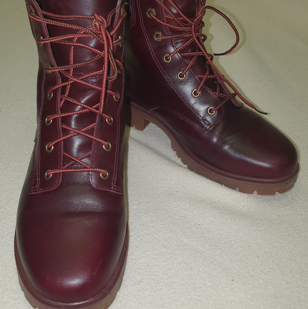 Combat boots